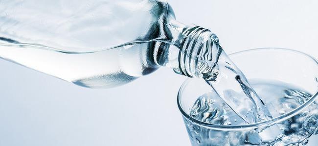  لا تشربوا الماء وقوفاً.. وإلاً! 