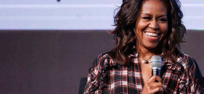 بسبب بشرتها السوداء.. ميشيل أوباما تحكي معاناتها!