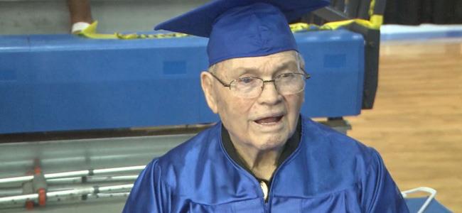  خريج مدرسة ثانوية في عمر الـ92 !! 