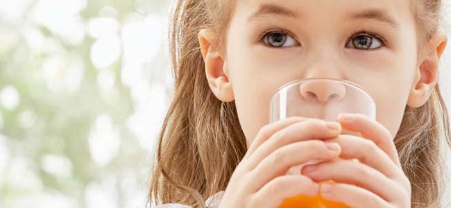  تناول طفلك عصير البرتقال في الصباح يعرّضه لهذا الخطر! 