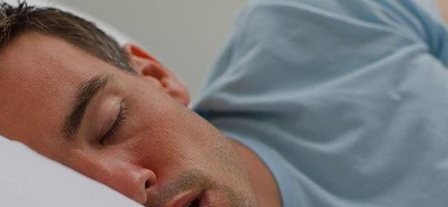 ما الذي يسبب سيلان اللعاب أثناء النوم... وكيف نتخلّص منه؟