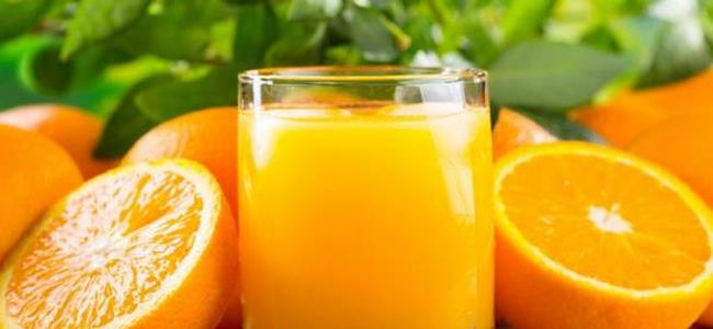 شرب عصير البرتقال يوميا يخفض خطر الإصابة بمرض شائع