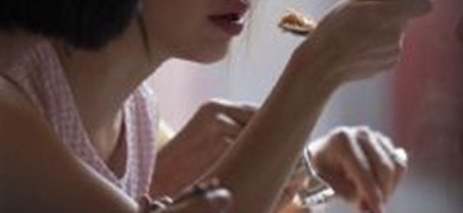 لهذه الأسباب يجب الإمتناع عن تناول الأكل بسرعة