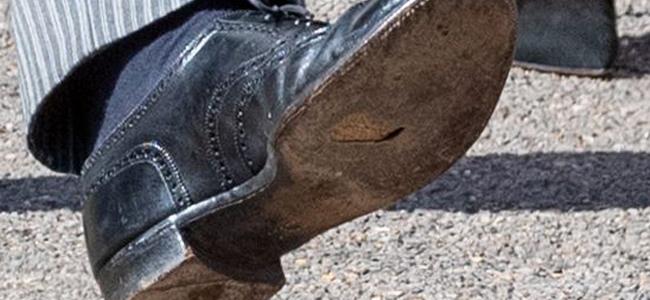 الأمير هاري.. حذاء مثقوب وثروة طائلة!