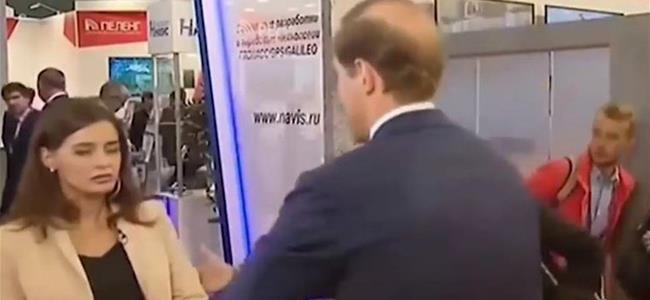  مذيعة روسية تفقد الوعي مباشرة على الهواء خلال مقابلةٍ مع وزير