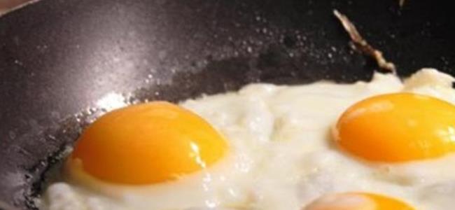 أسرار بسيطة لتحضير وجبة بيض مقلي مثالية