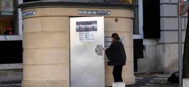  لماذا يجب ألا تأخذ هاتفك الذكي معك إلى الحمام؟