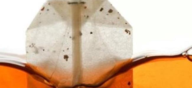 ترك كيس الشاي في الكوب أثناء شربه.. خطر! 