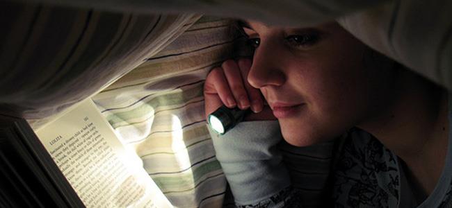 تعرف على فوائد القراءة ليلاً للدماغ والجسم