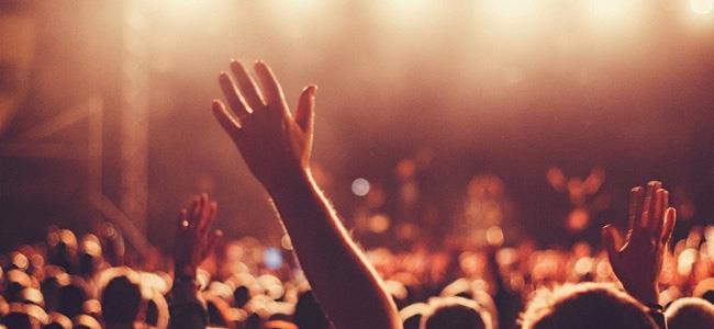 فنانة ظروفها صعبة وعروض ملغاة