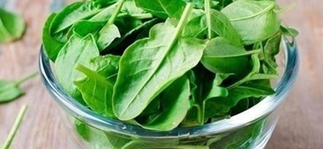 لماذا يجب تناول السبانخ يومياً؟