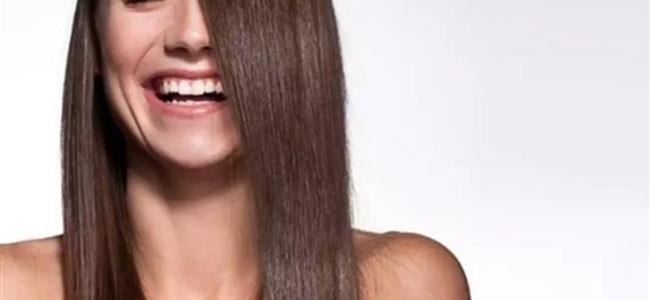 وسائل طبيعيّة لتمليس الشعر في المنزل