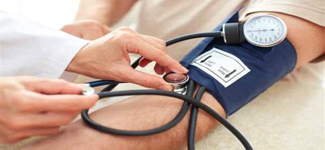 تحذير هام.. طريقة قياس ضغط الدم المتعارف عليها 