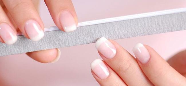 لأظافر قوية... حضّري المقوّي بنفسك!