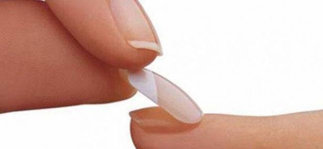 طريقة نزع الاظافر الاصطناعية