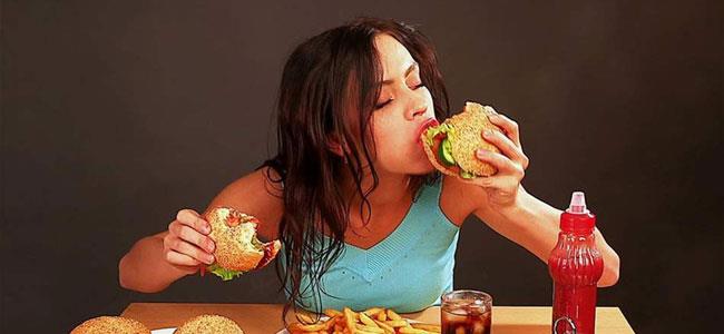 خلال الدورة الشهرية.. تجنبي هذه الأطعمة