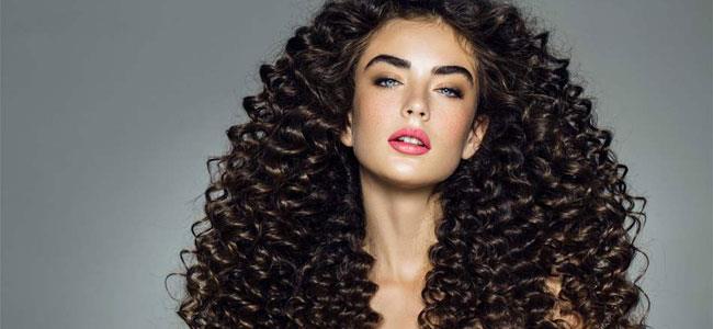 إليكِ 5 نصائح للعناية بالشعر المجعد