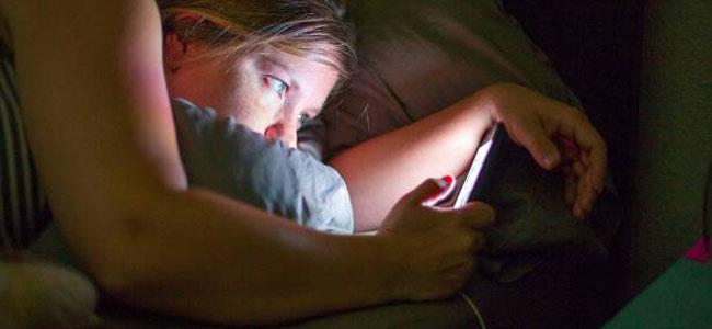 احذر من استخدام الهاتف قبل النوم!