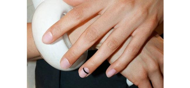 الأظافر القصيرة موضة هذا الموسم
