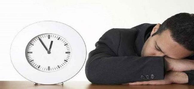 العلماء يكشفون تبعات قلة النوم والإجهاد في العمل