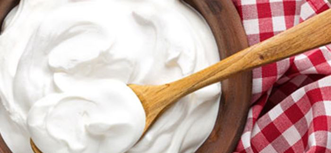 هل تناول الزبادي على الريق مضرّ أم مُفيد؟