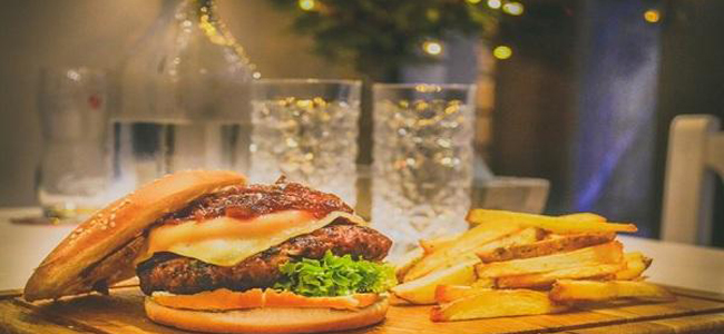 ماذا يحدث لجسدك إذا ما تناولت وجبات سريعة لمدة أسبوعين؟