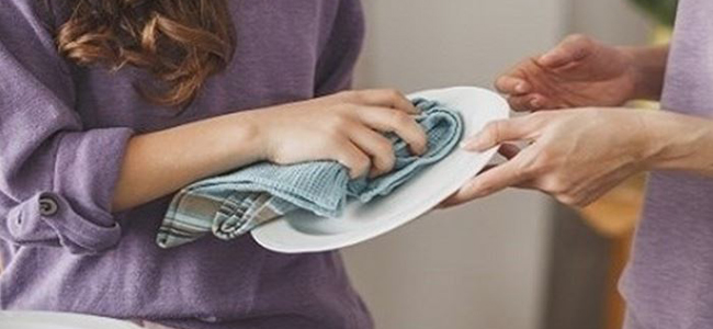 لهذا السبب... عليك غسل مناشف المطبخ كل يوم