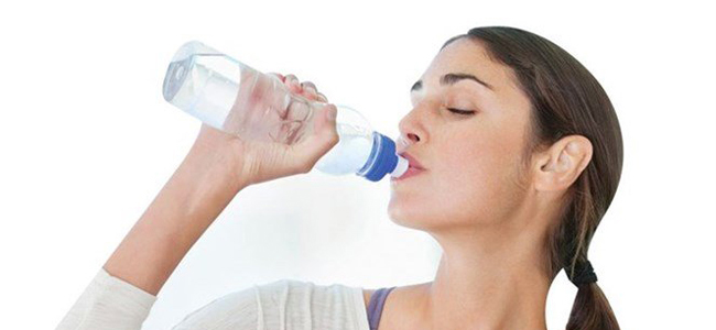 كمية المياه المطلوبة لخسارة الكيلوغرامات