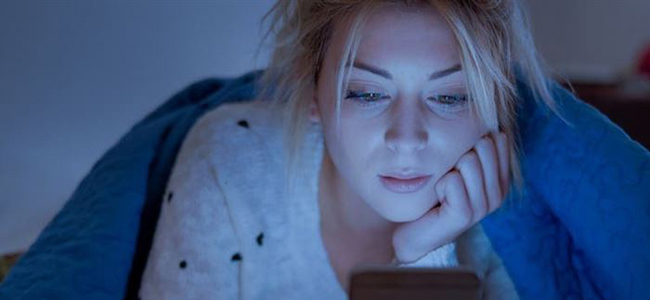 ساعة واحدة من الضوء الأزرق ليلا قد تصيبك بالسكري