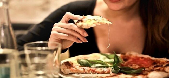 لهذا السبب... نرغب بتناول الطعام غير الصحي عند التعب