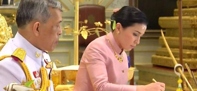 ملك تايلاند ينتفض على زوجته