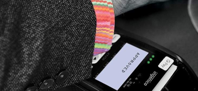 شركة بريطانية تصمم قميصا ذكيا يعمل كبطاقة ائتمان