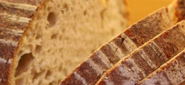 احفظوا الخبز كقطعة كاملة غير مقطعة في كيس مثقب