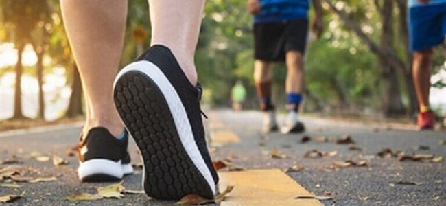 للرجال فقط.. المشي السريع نصف ساعة يوميا يقي من خطر مرض مزمن