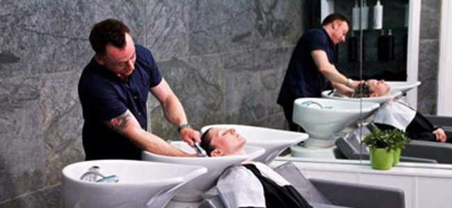 كيف تغسل شعرك بطريقة صحيحة؟