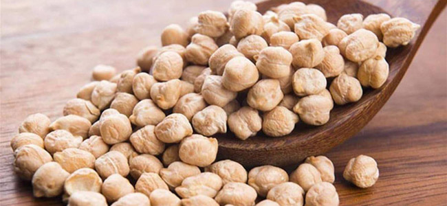 احذروا تناول الحمص نيئاً.. ما السبب؟