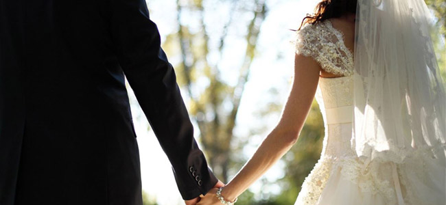 فنانة شهيرة تكشف للمرة الأولى زواجها الأول في سن صغيرة جداً (فيديو)