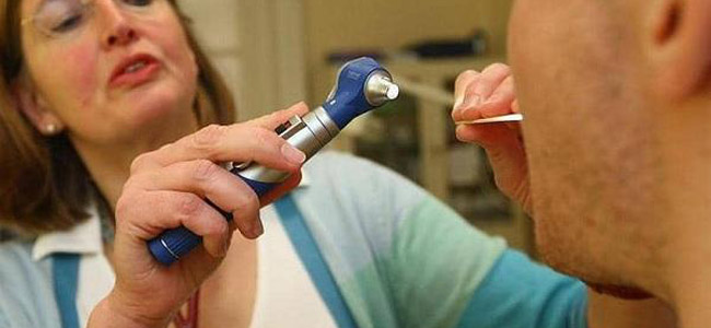 رائحة الفم الكريهة.. مؤشر للإصابة بهذا المرض المعوي