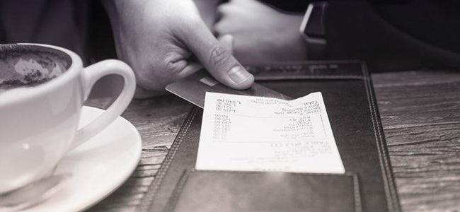  فاتورة المطعم 23 دولارا.. والبقشيش صادم ولم يخطر على البال