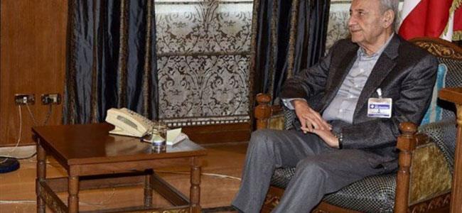 بطاقة على صدر بري تثير الجدل!