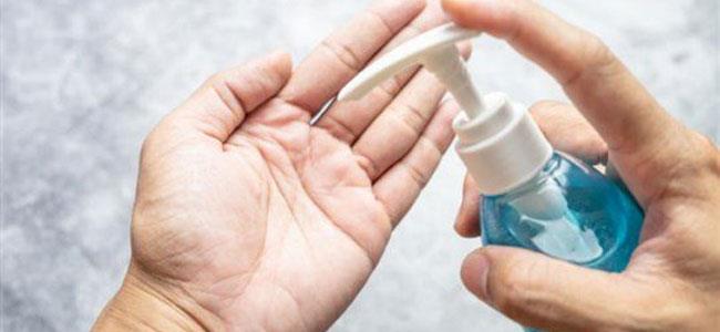 المبالغة باستعمال مطهر اليدين تُسبّب هذه المشكلة...