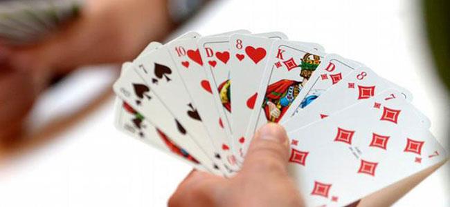 ألعاب الورق تحمي من ألزهايمر