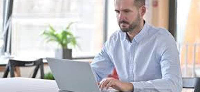 نصائح للمحافظة على البصر عند استخدام الأجهزة الذكية والكمبيوتر