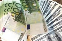 الدولار يصعد إلى أعلى مستوى في اسبوعين امام سلة من العملات الرئيسية