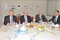 السفير تحاور القطاعات الاقتصادية والنقابات