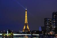 برج إيفل.. للبيع 