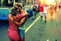 قبلة تعطل حركة المرور!