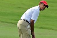 اوباما يفسد حفل زواج.. ويعتذر بالفيديو