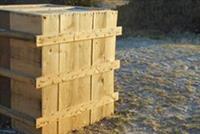 لم يستطع شراء تذكرة طيران ... فشحن نفسه بالبريد