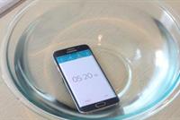 بالفيديو: ماذا يحدث لهاتف غالكسي S6 إيدج إن بقي 20 دقيقة تحت الماء؟